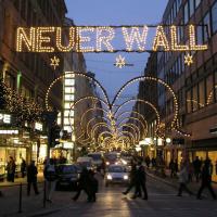 2351-PC020089 Weihnachtliches Hamburg - Lichterbogen über die Einkaufsstrasse Neuer Wall. | Adventszeit - Weihnachtsmarkt in Hamburg - VOL.1